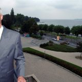 Chaque année, l'ONU célèbre la Journée mondiale de l'aide humanitaire le 19 août, date de cet attentat suicide qui avait tué 22 personnes dont son représentant en Irak Sergio Vieira de Mello (ici à Genève en 2002).